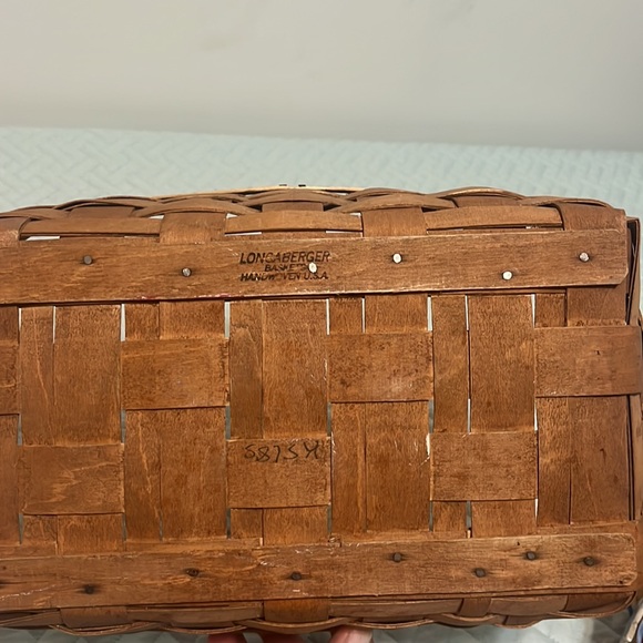 Classic Longaberger Basket with Handle - Picture 3 of 3